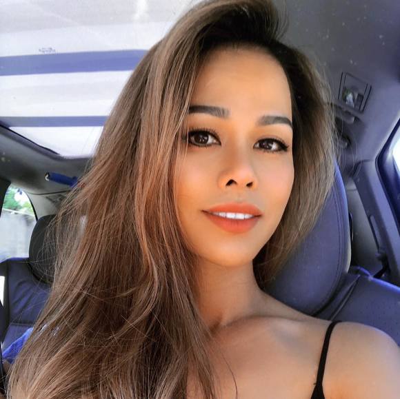 Poshmark profile picture for @sweeter